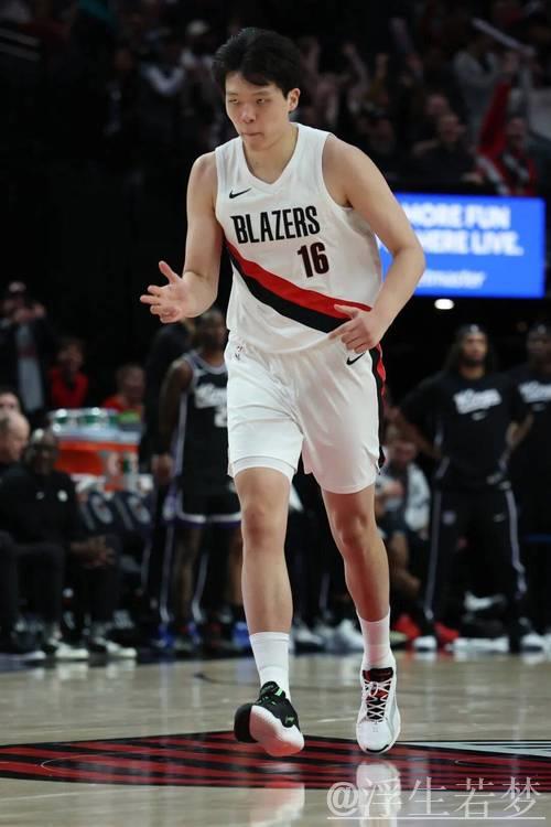 开拓记：开拓者中锋短缺，瀚森因伊迪碰撞面部受伤