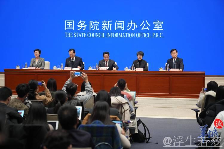 去年国务院各部门采纳代表委员意见建议5000余条(权威发布) 出台相关政策措施2000余项 去年国务院各部门采纳代表委员意见建议5000余条(权威发布) 出台相关政策措施2000余项